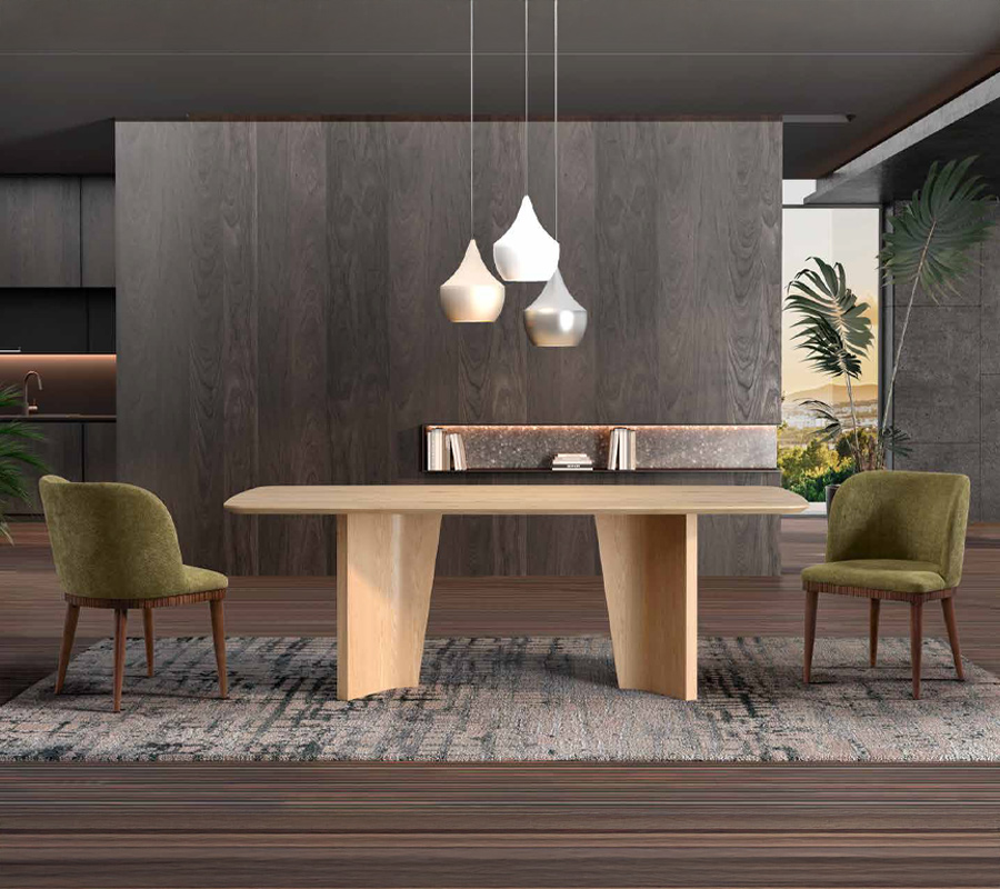 Mesa Timber de Tabula con estructura y sobre en roble y vista de ambiente con dos sillas tapizadas en verde musgo